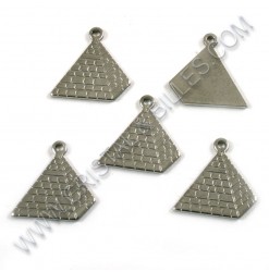 Charm pyramid 16mm,...